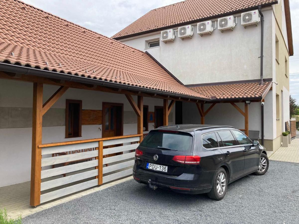 Hotel Toronyi Vendeghaz Exterior foto