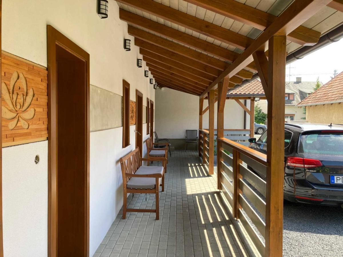 Hotel Toronyi Vendeghaz Exterior foto